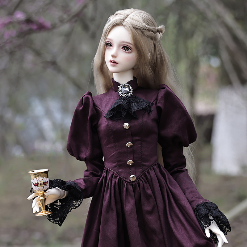Model Kit Vintage - Elina-Robe violette aristocratique vintage pour femme,